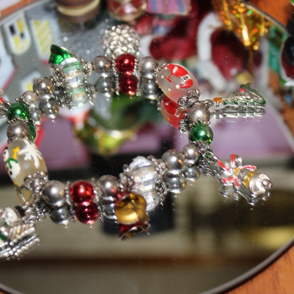 Christmas Charm Bracelet - Picture 12 of 15